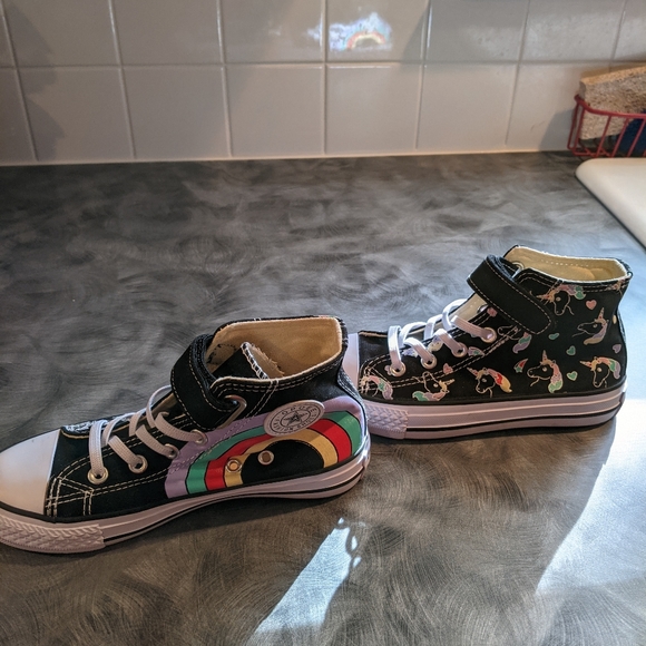 Girl's canvas high top  unicorn shoes - Picture 2 of 7